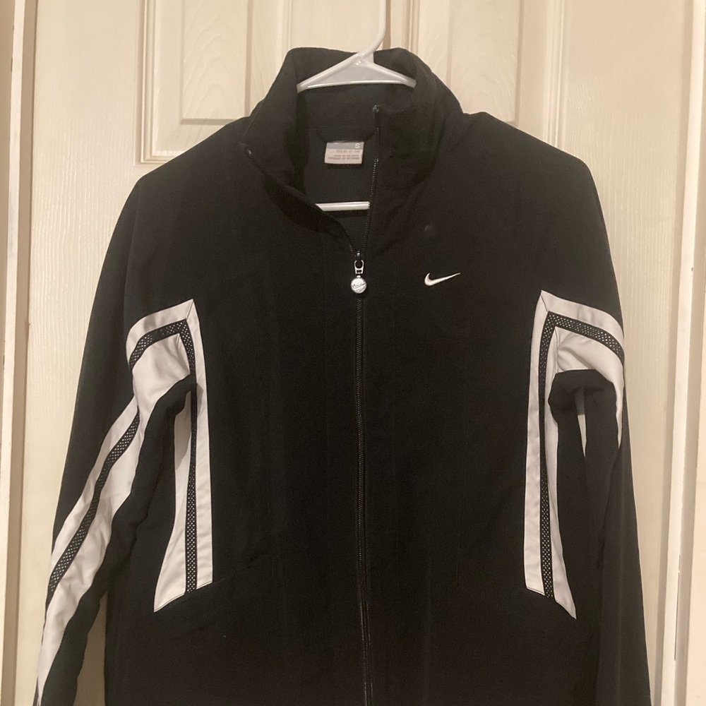 Nike wind jacket - Picture 2 of 4